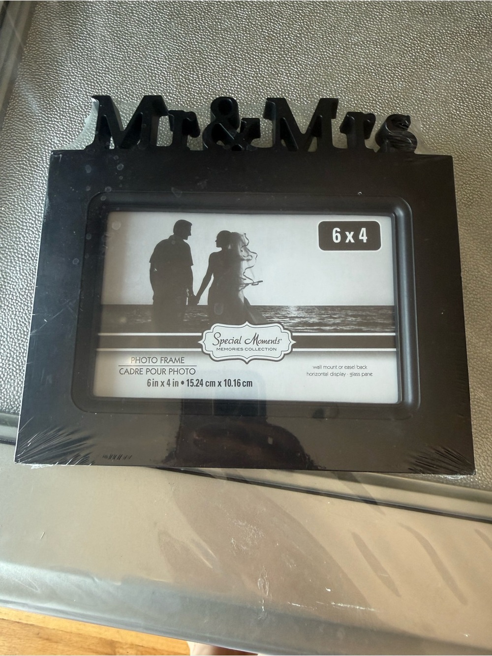 Mr & Mrs 6x4 Black Photo Frame